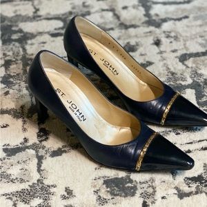 Vintage St John pump heels.  Navy/black. Size 7